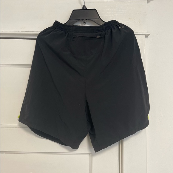 EUC Boy’s Size Medium Nike Dri-fit Flex Stride Drawstring Running Shorts Black - Picture 2 of 9